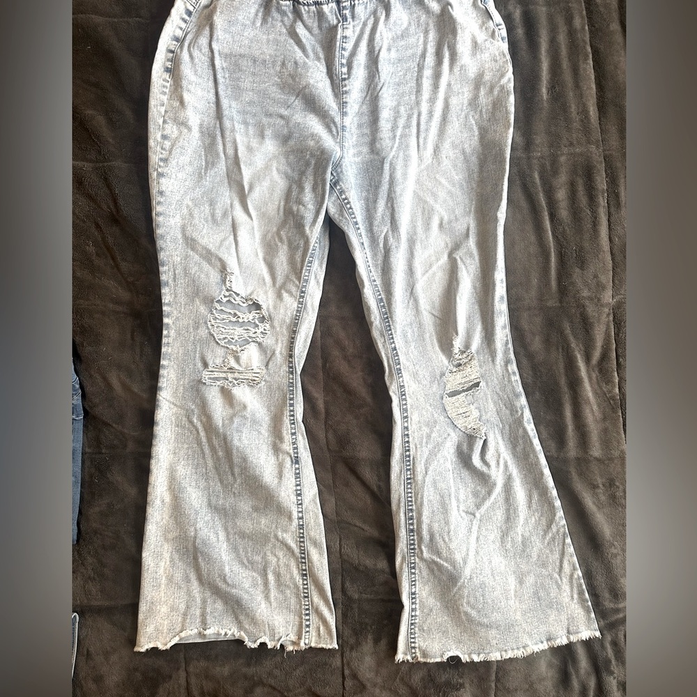 Tinseltown High Rise Flare Jeans. 18W pull on